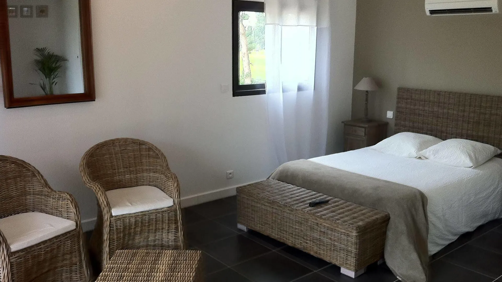 Mas Des Limites Bed & Breakfast Rognonas